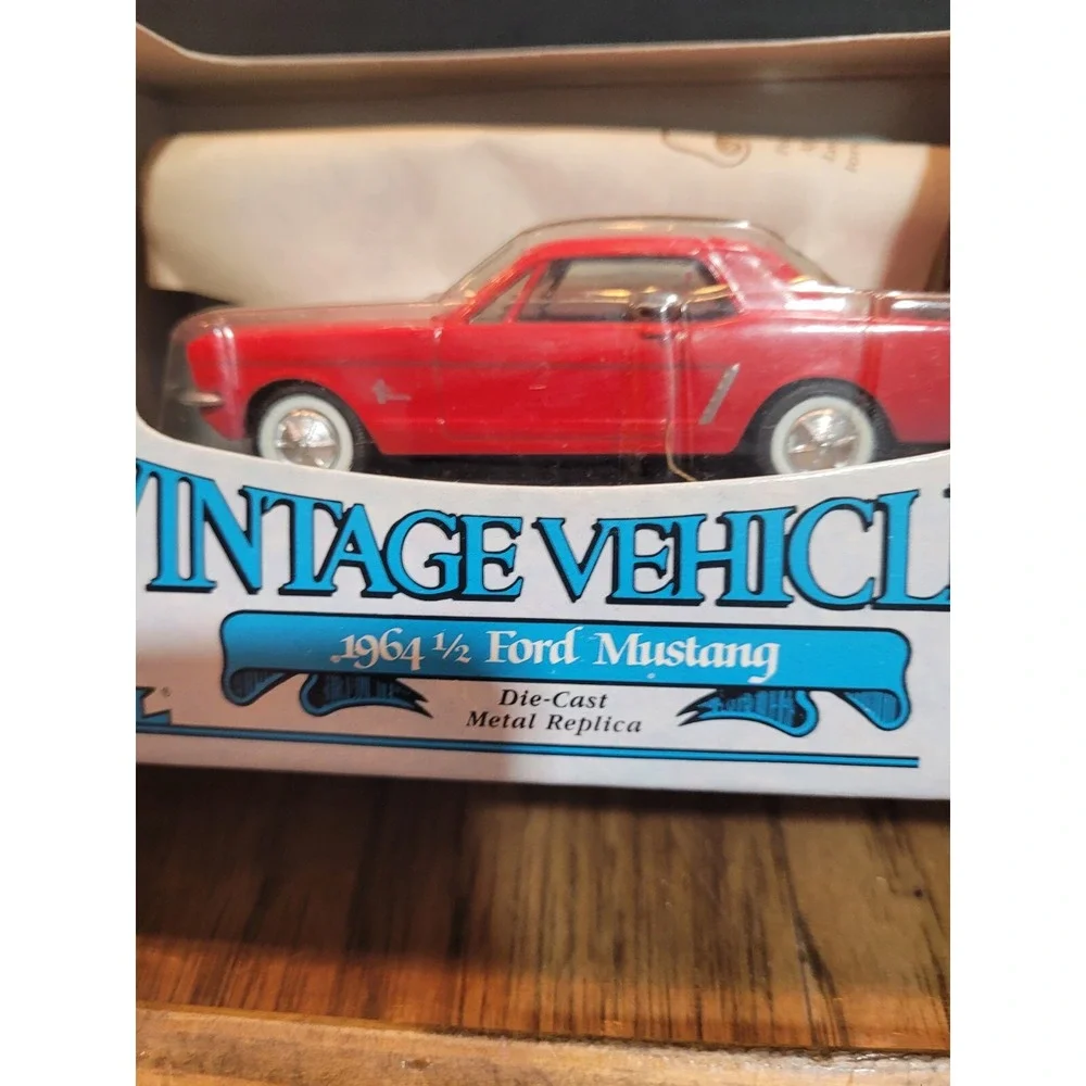 Ertl 1/43 Vintage Vehicles 1964-1/2 Orange Ford Mustang #2820